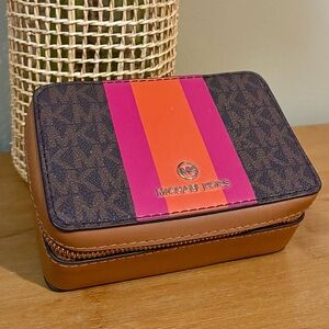 Michael Micheal Kors Jewelry travel case in signature brown/electric pink stripe